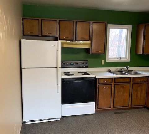 3rd image of 920 Jefferson St #16