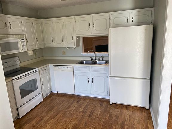 5th image of 1052 Fairfax Dr
