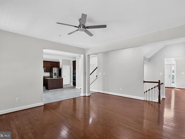 6816 Barlowe Ct — Photo 7
