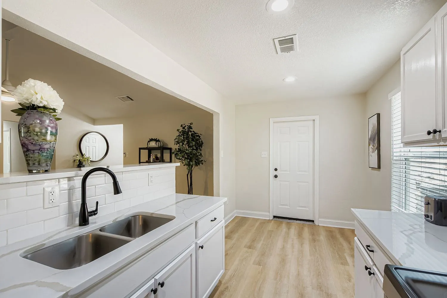 4 bed, 1898 sqft, $5,000 — Photo 4