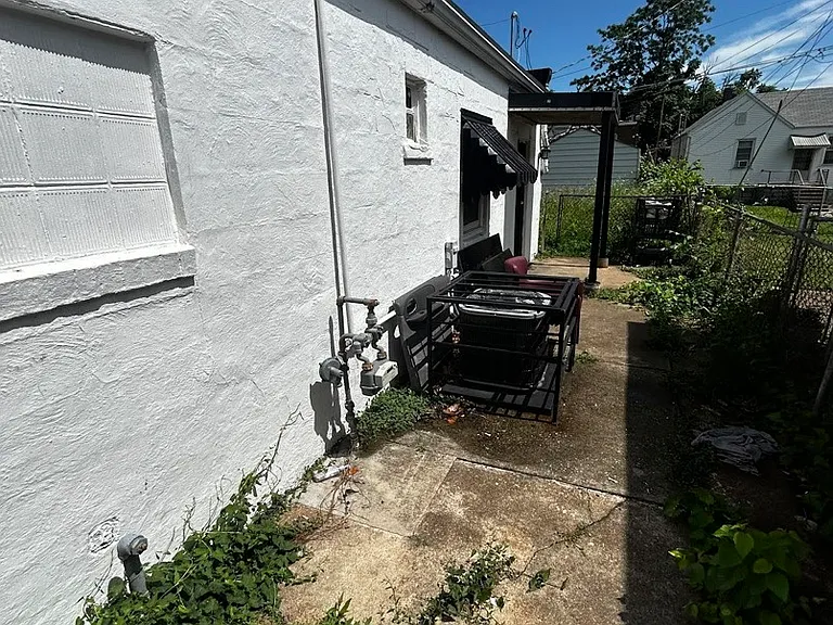 4827 Lexington Ave — Photo 3