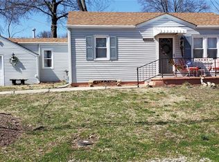 2718 Walter St, Godfrey, IL 62035