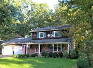 16 Crestview Ln, Hamburg, NJ 07419