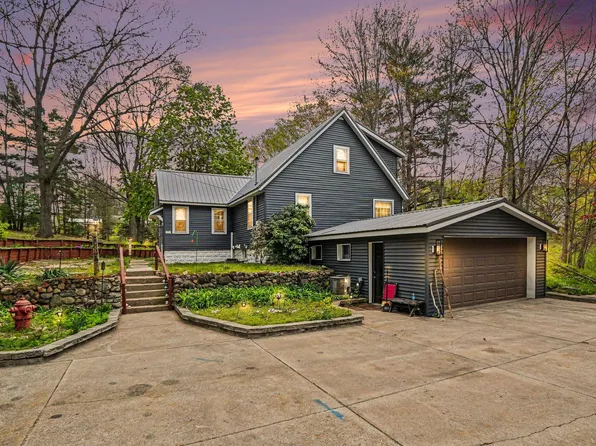 1335 Crestbrook Ave, Norton Shores, MI 49444