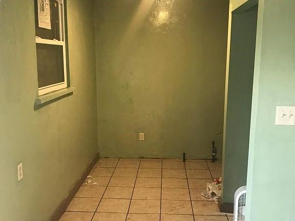 5th image of 795 Alton Ave