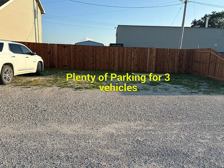 597 Giddings St — Photo 5