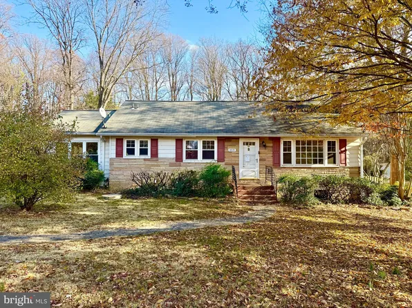 4619 Village Dr, Fairfax, VA 22030