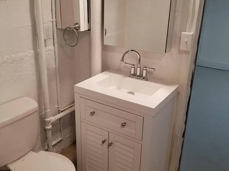 703 E Stewart St — Photo 17