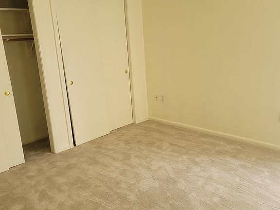 4th image of 408 Marshall Ct NW Unit 1