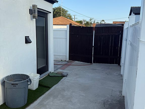 2nd image of 7538 Gaviota Ave