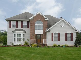 6 Wisteria Ct, Piscataway, NJ 08854