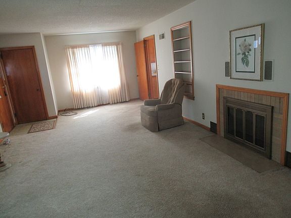 2nd image of 3004 E Laraway Rd