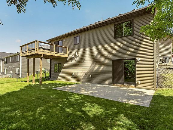 3rd image of 3402 Ridgeline Dr SE