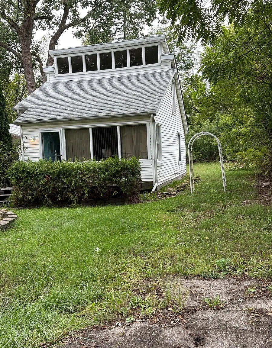 3 bed, 1.0 bath, 790 sqft, $1,800 — Photo 1