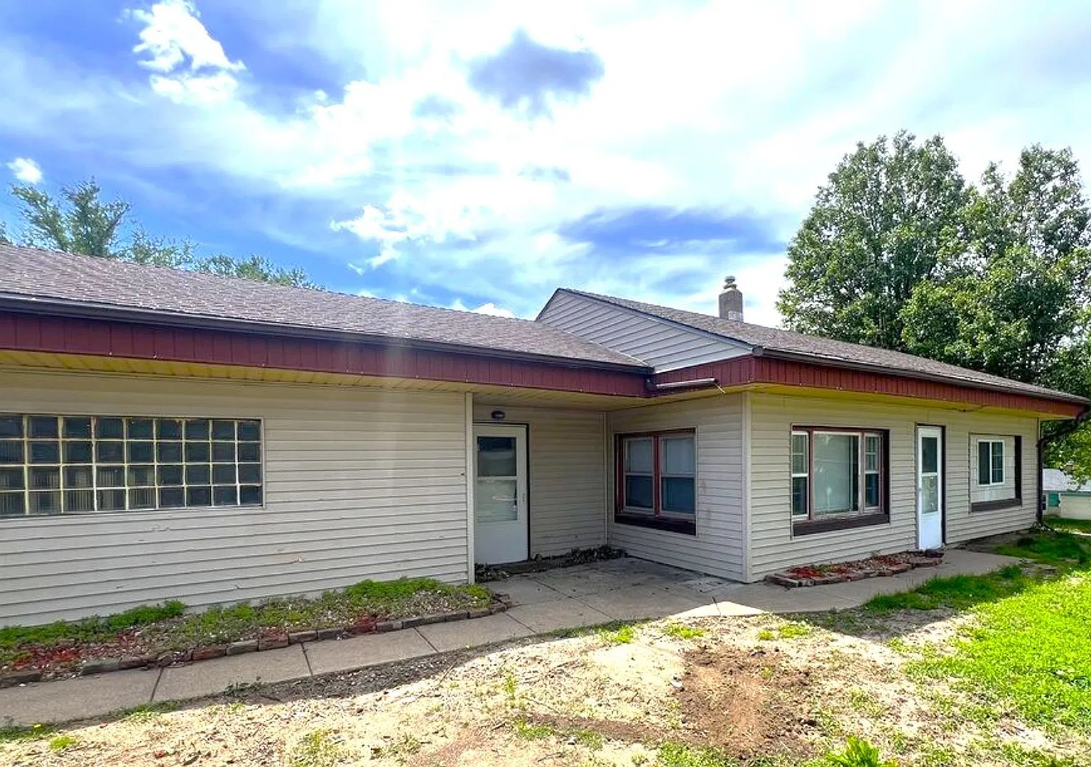 Awesome SW Midtown ranch w/ attached garage! — Photo 3