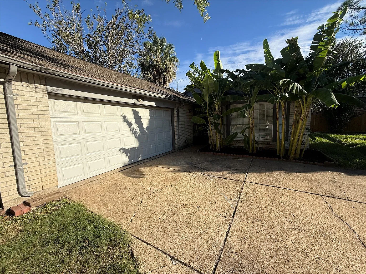 3 bed, 2.0 bath, 1603 sqft, $1,895 — Photo 2