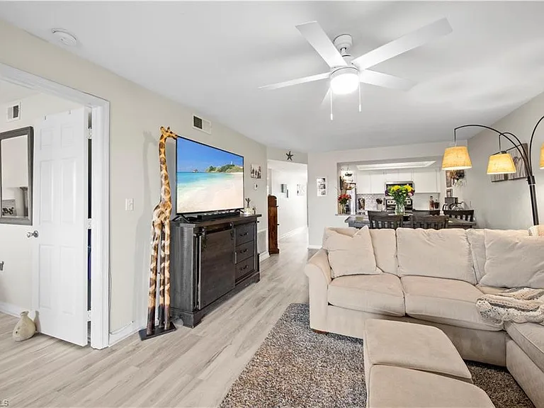 154 Cypress Way E #7 — Photo 4