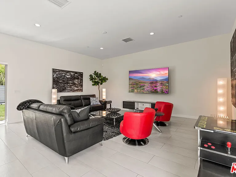 1052 Audrey Dr — Photo 11