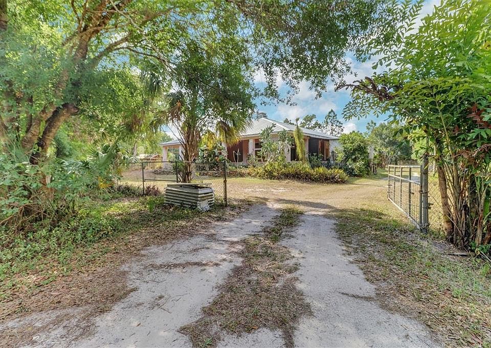 1st image of 1000 Rabbit Run Rd