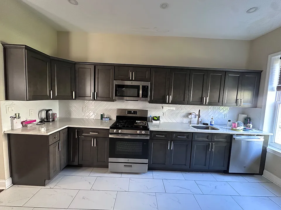276 Armstrong Ave #1E