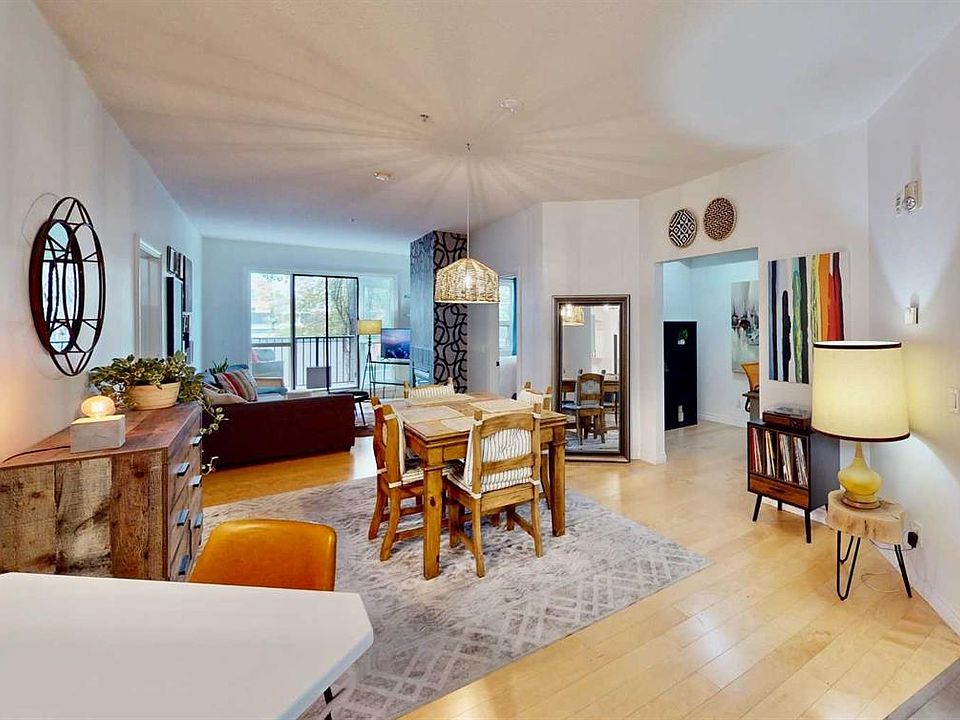 1st image of 138 N 18th Ave SE #203