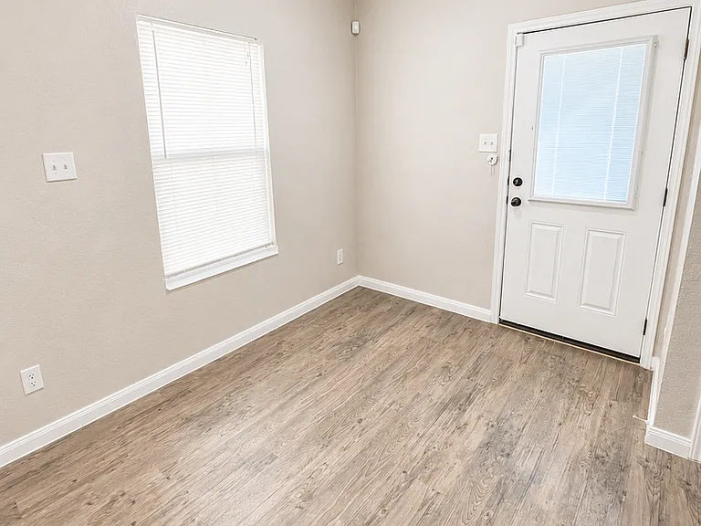 6416 Aspen Hl — Photo 7