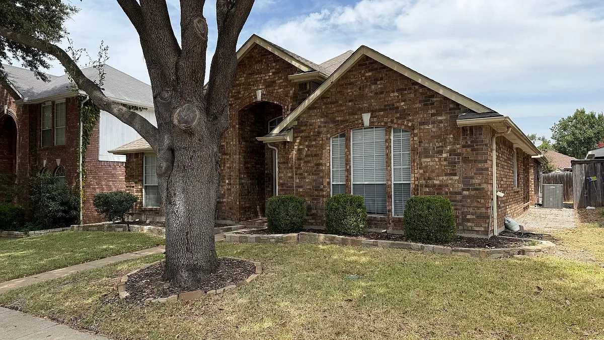 3 bed, 2.0 bath, 2091 sqft, $2,900 — Photo 1