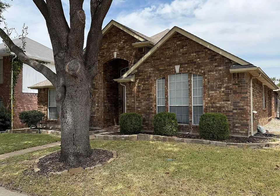 1629 Bennington Dr