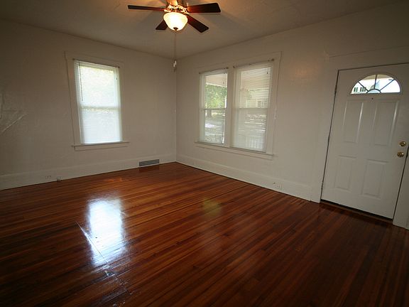 2nd image of 1306 W Chapel Hill St #B