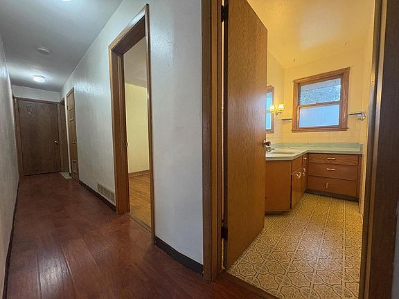 5th image of 2421 Wallace Lake ROAD