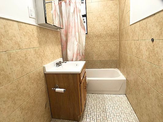 4th image of 18 E 21st St APT A5