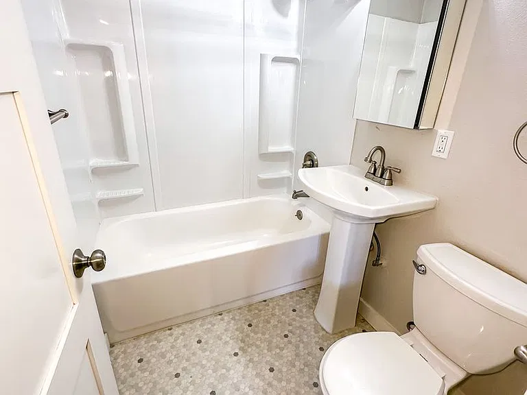 Mercer Vista Apartments — Photo 27