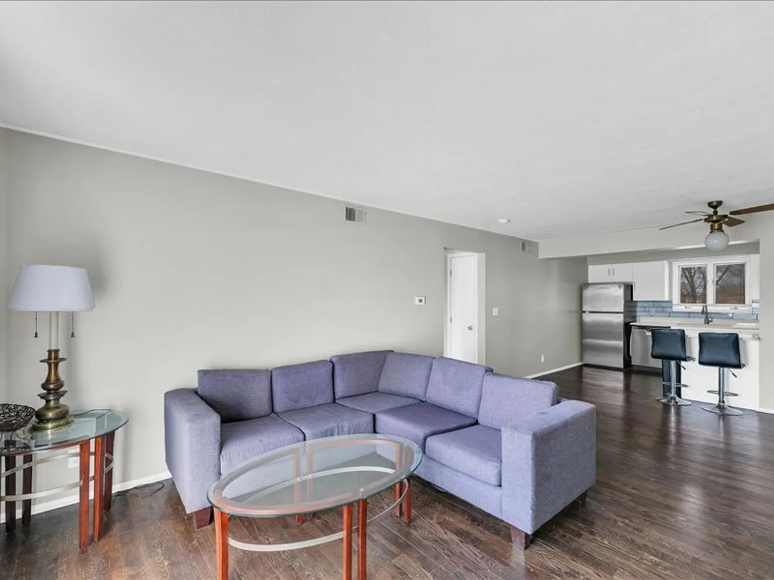 8 Ross — Photo 3