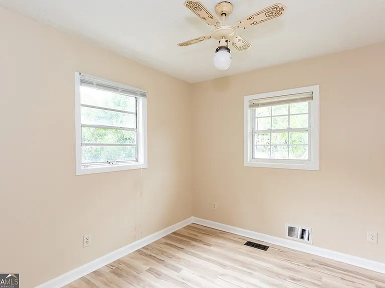 2435 Claude St NW — Photo 11