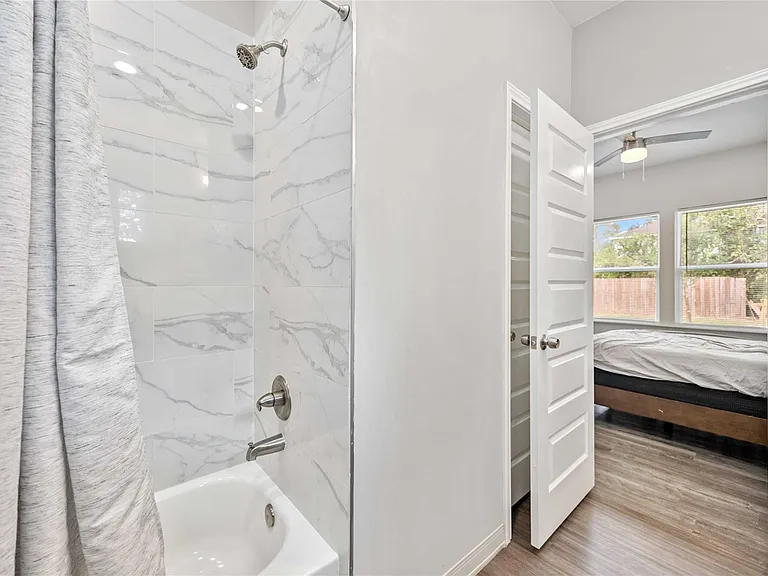 8009 Sterlingshire St #B — Photo 11