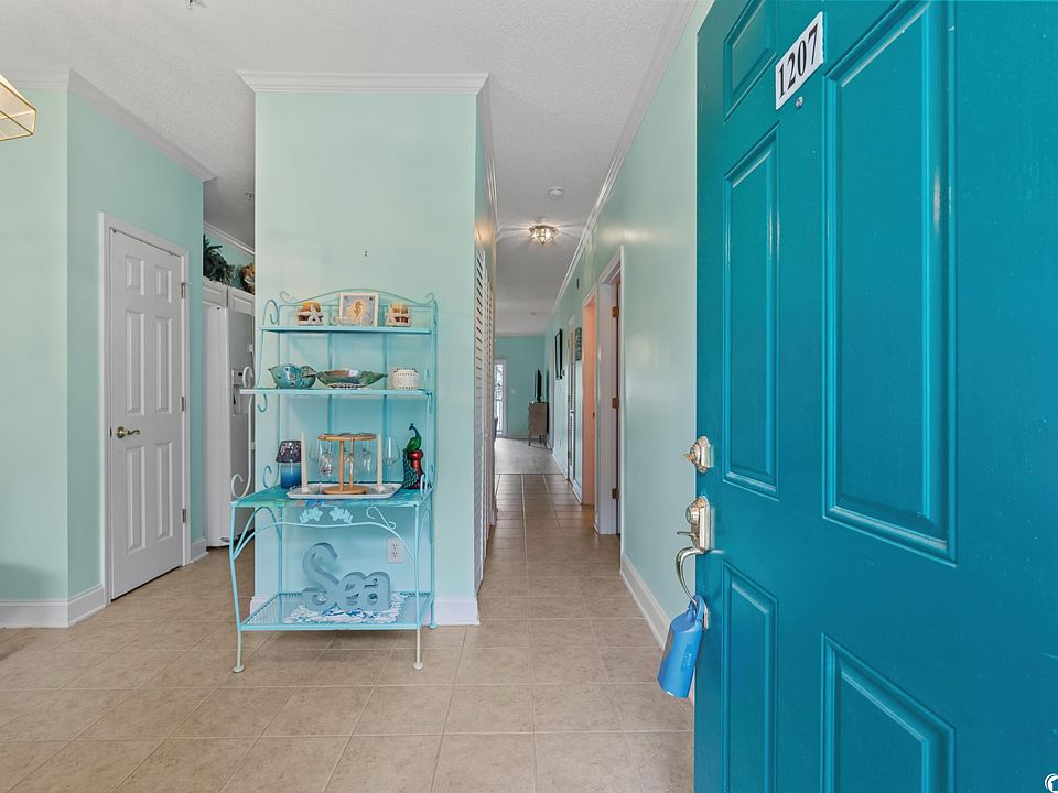 MF-442 Pantry Closet with Pull-out Shelves