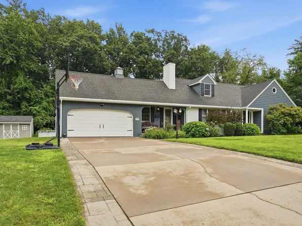 29 Shady Side Dr, Longmeadow, MA 01106