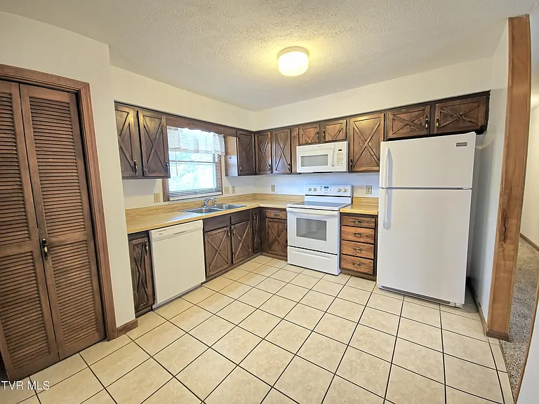 2910 Newbern Dr — Photo 13