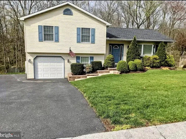 135 Byron Nelson Cir, Etters, PA 17319