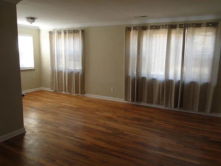 2354 Beechmont Ave — Photo 4
