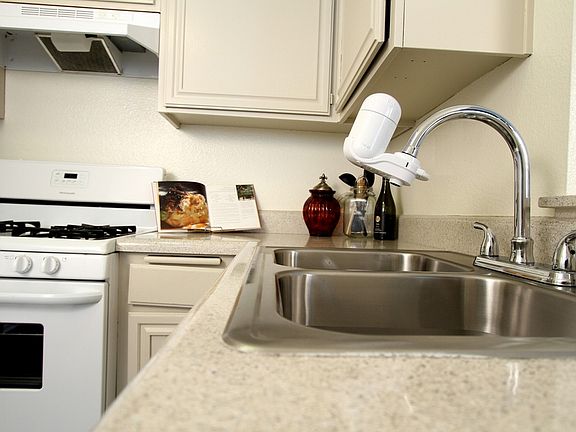 4th image of 11325 Morrison St APT 201
