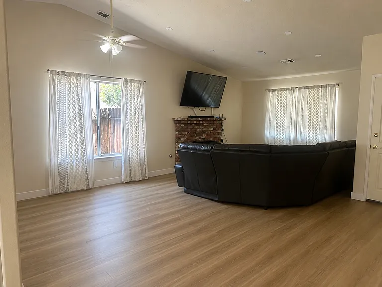12802 Dillon Ln — Photo 4