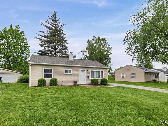 3rd image of 3805 Little Flower Ln