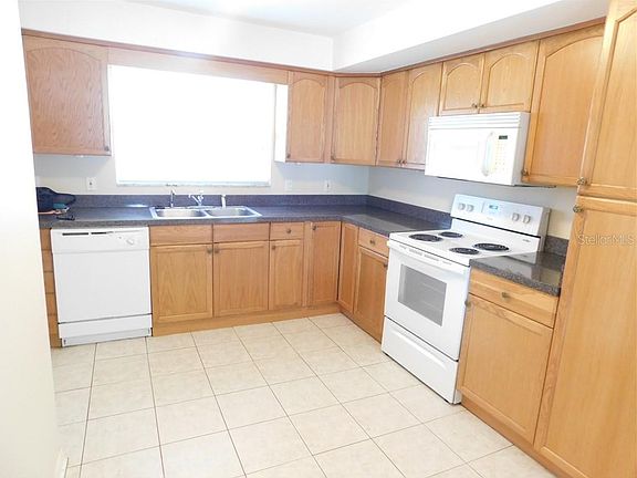 4th image of 1597 Bellrose Dr E