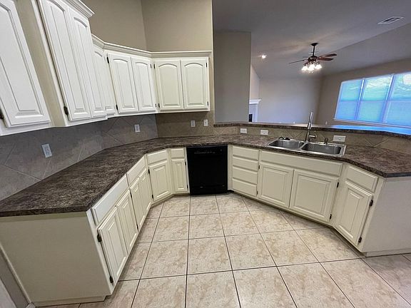 Open concept kitchen/living/dining