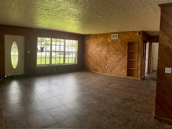 2nd image of 1033 SE 2nd Street