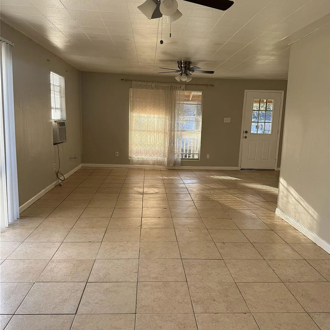 3 bed, 2.0 bath, 1216 sqft, $1,200 — Photo 3