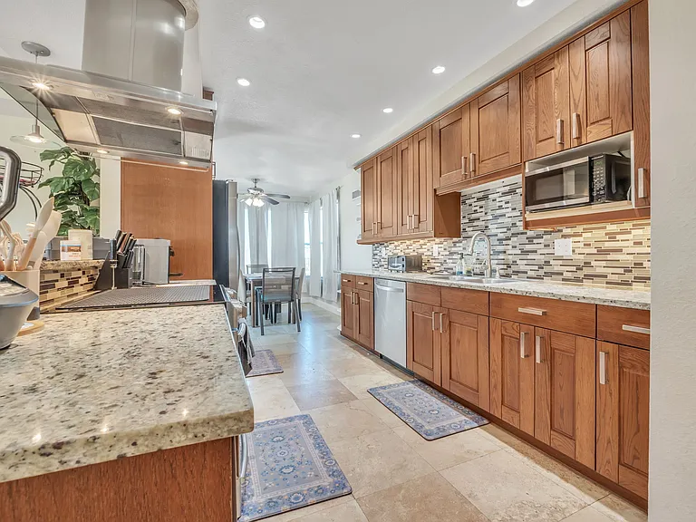 135 Park Ave — Photo 6