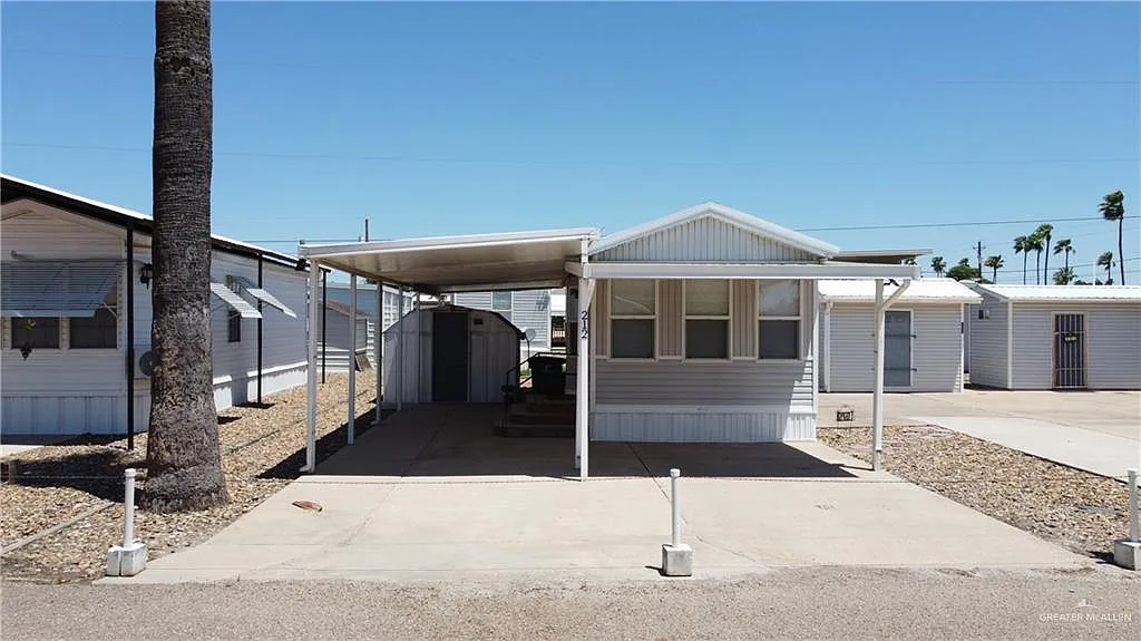 1 bed, 1.0 bath, 429 sqft, $850 — Photo 1