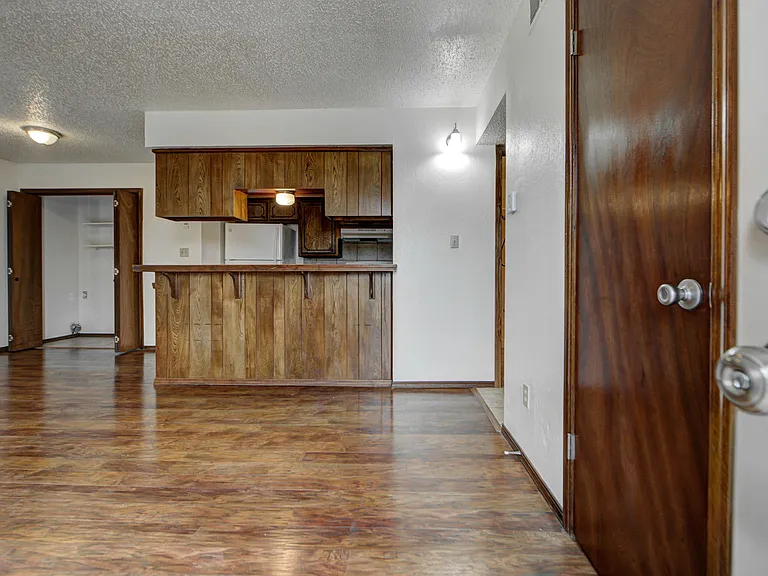 1331 Glen Oaks Ct #4 — Photo 5